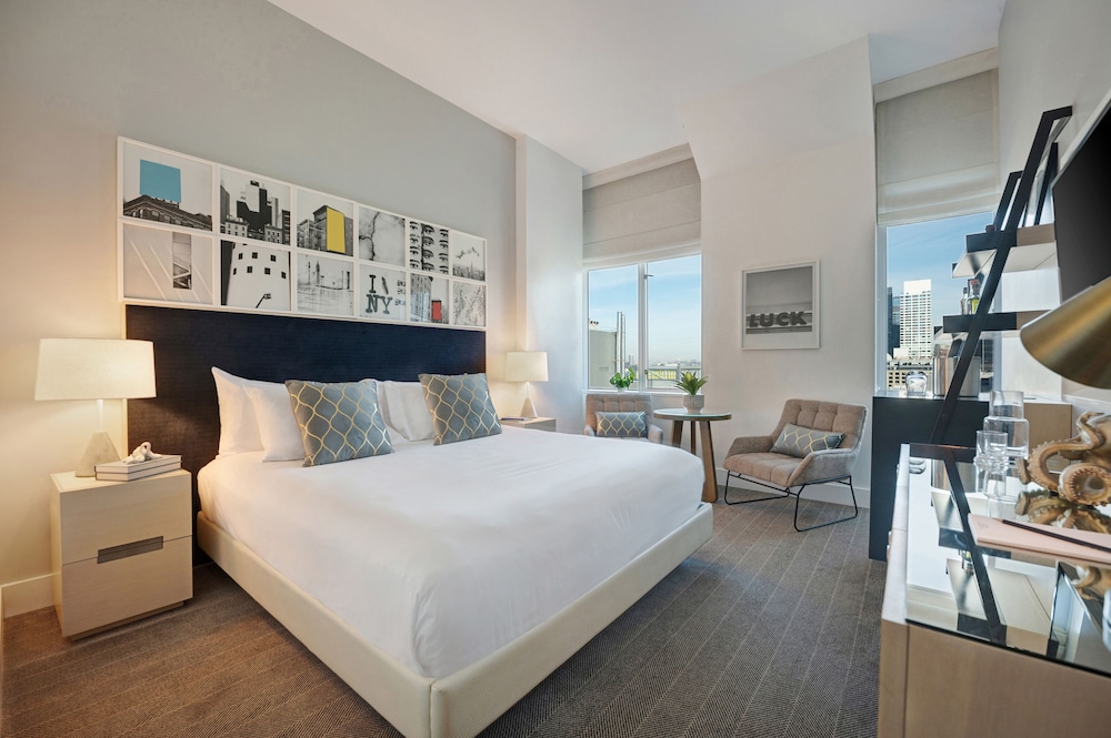PREMIER, KING BED, ACCESSIBLE