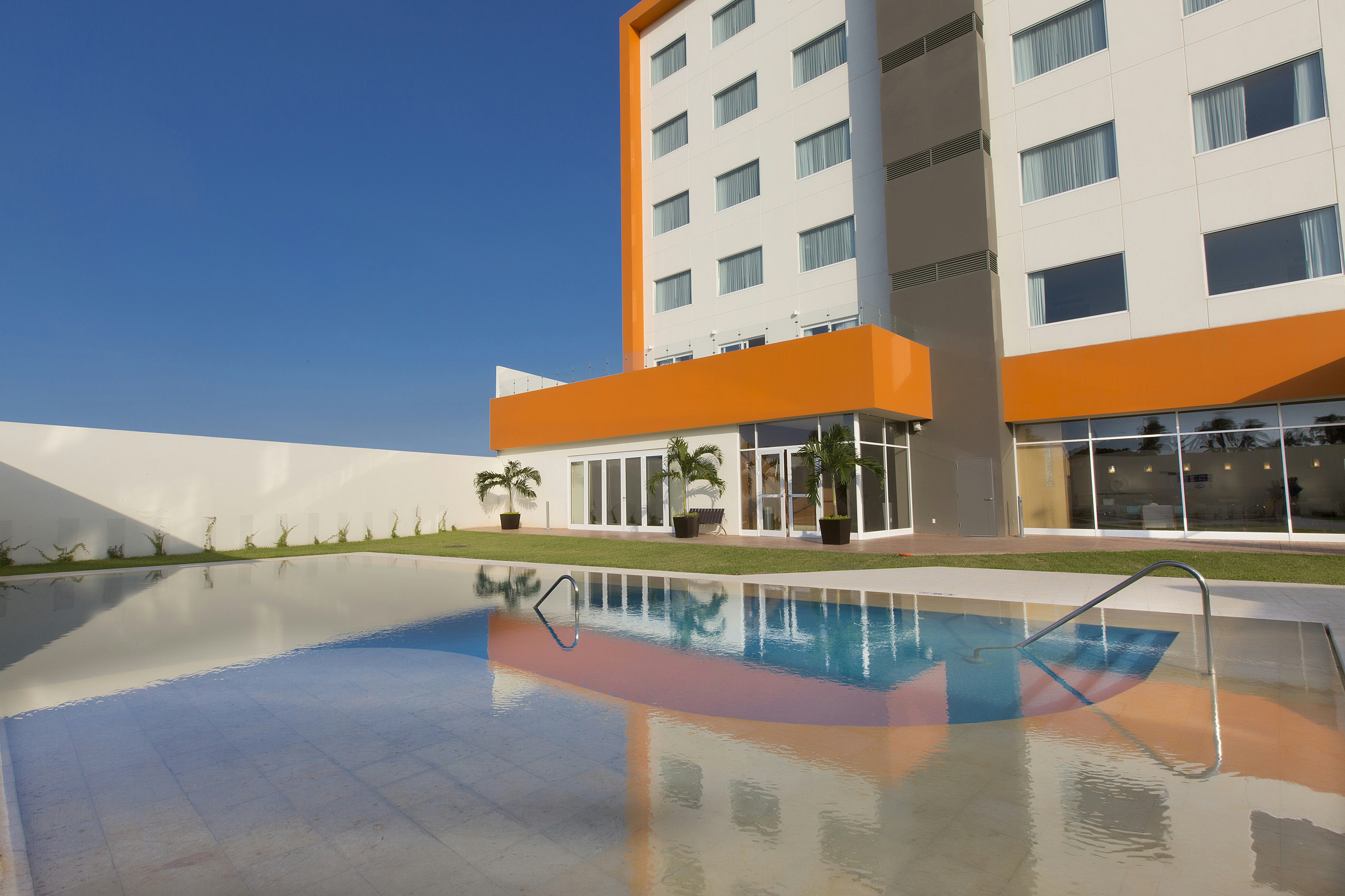 Hampton Inn & Suites by Hilton Paraiso 2/14