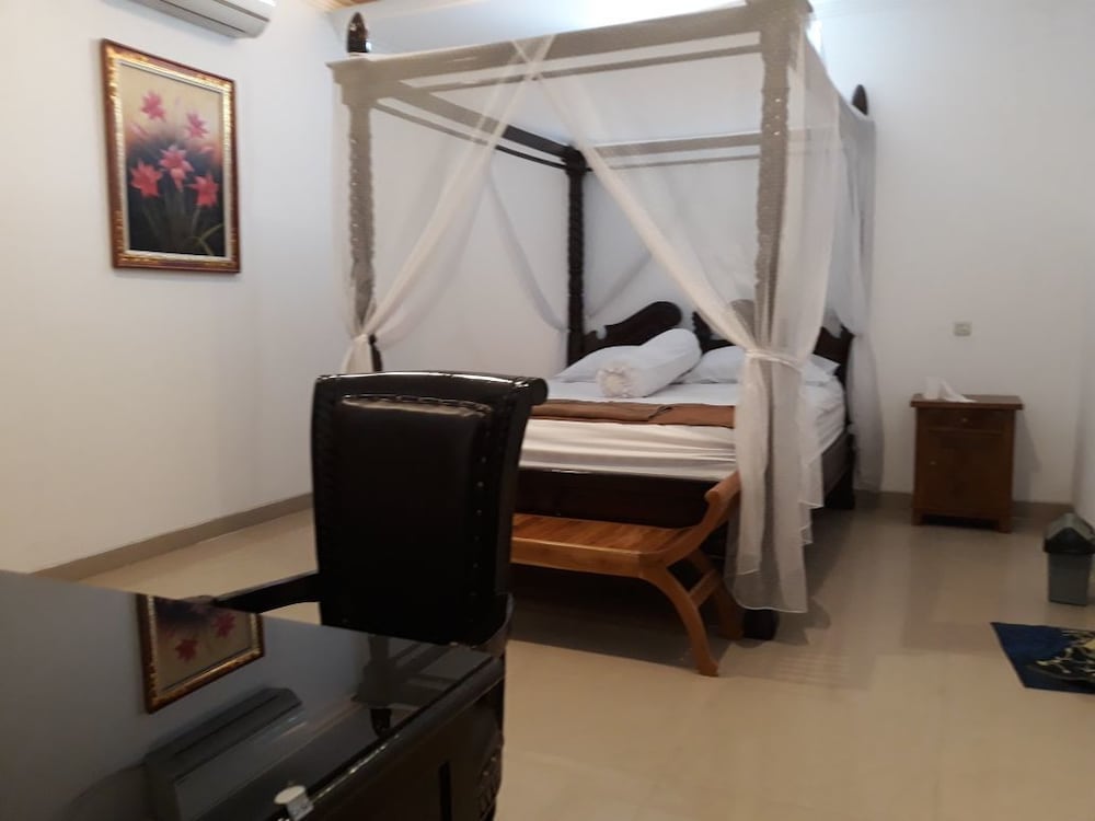 RedDoorz Plus near Lempuyangan Station 4 17/42