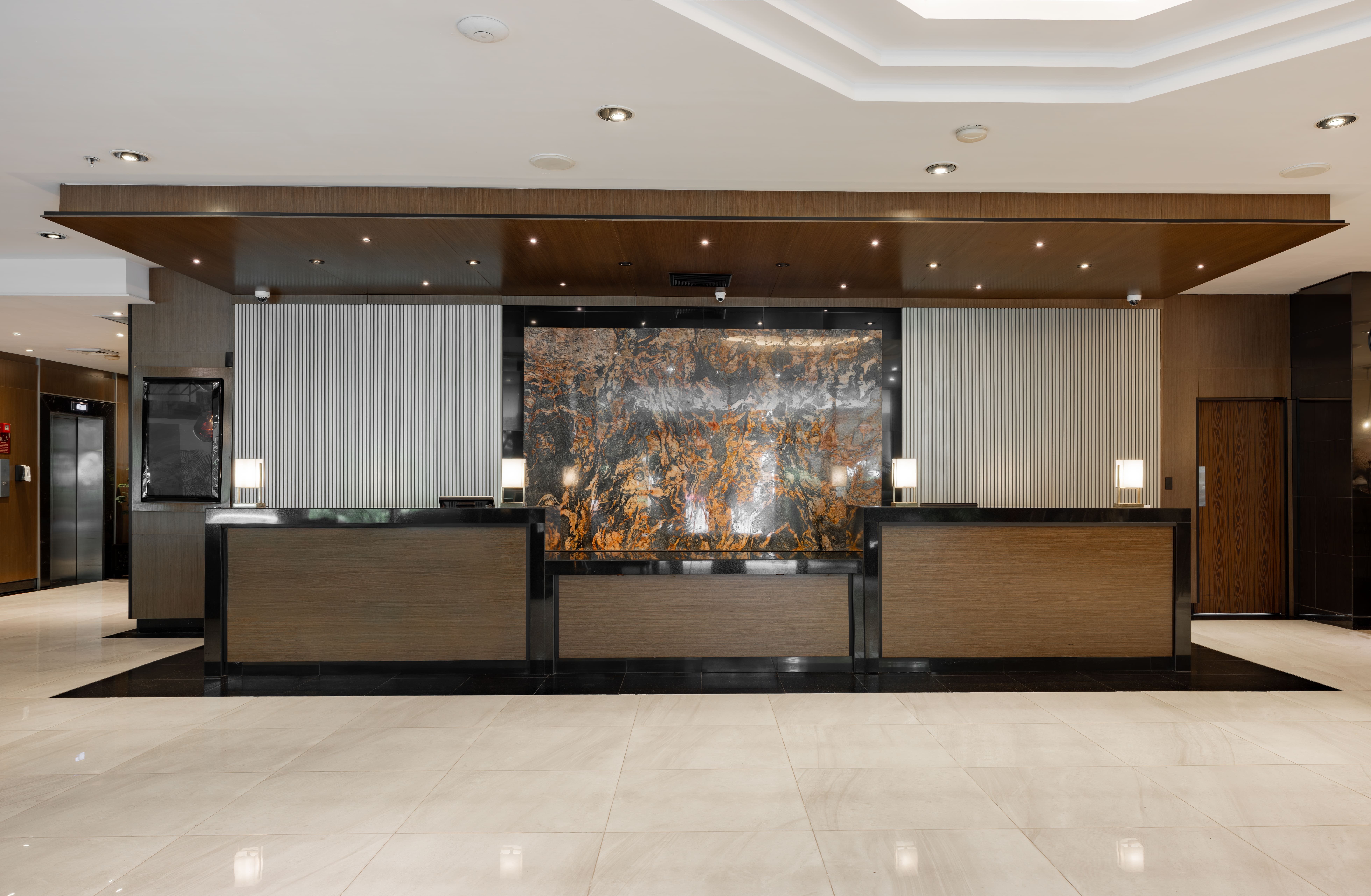 Crowne Plaza Panama 10/80