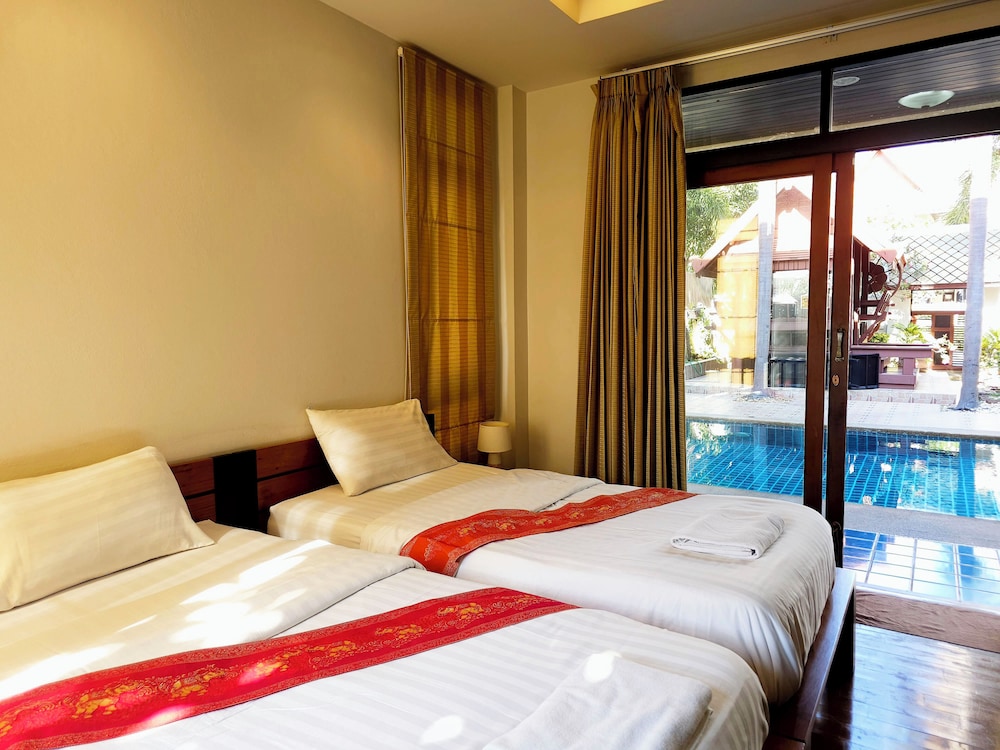 4 BEDROOMS, POOL, VILLA
