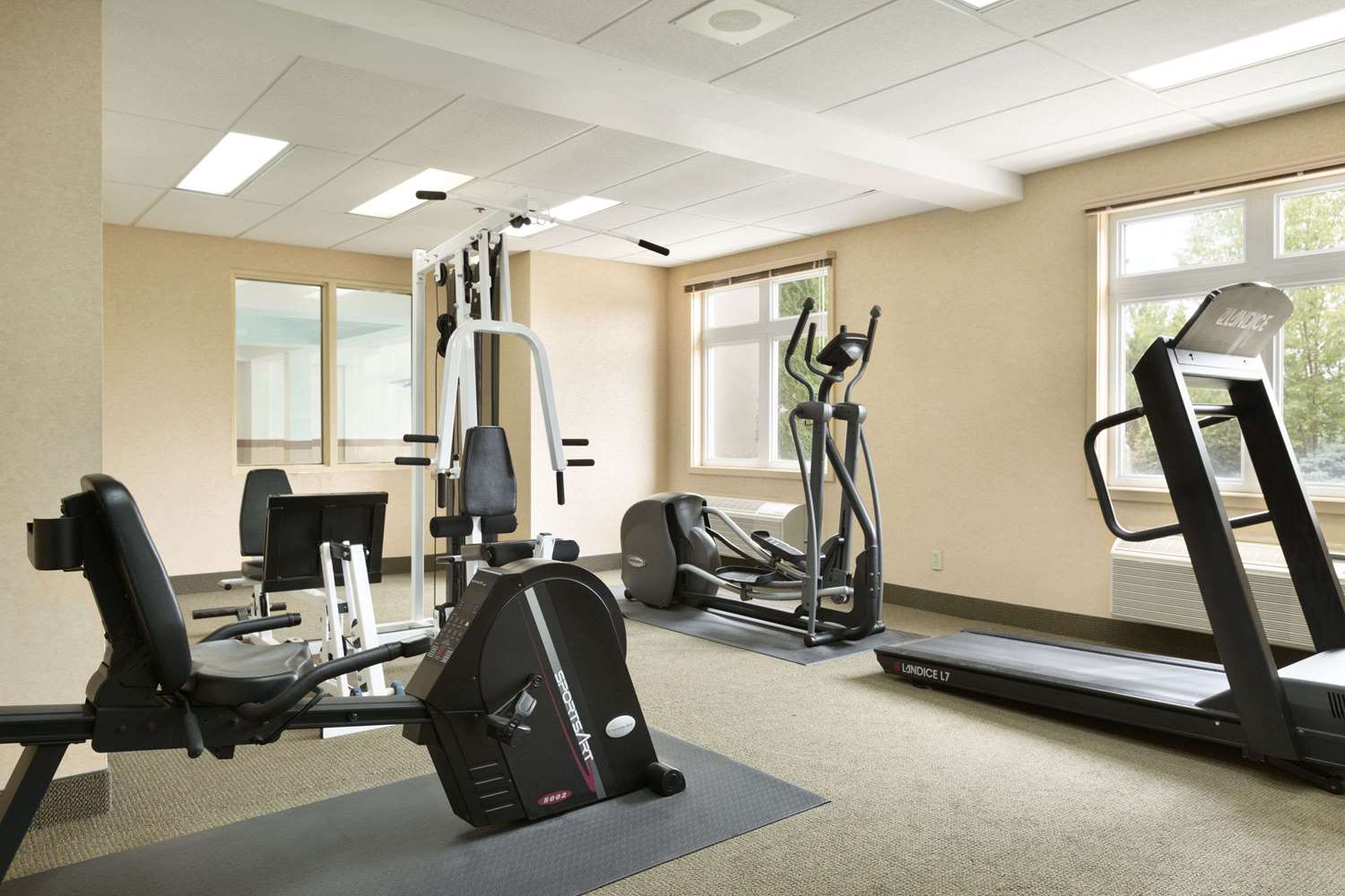 Days Inn By Wyndham Orillia 15/28