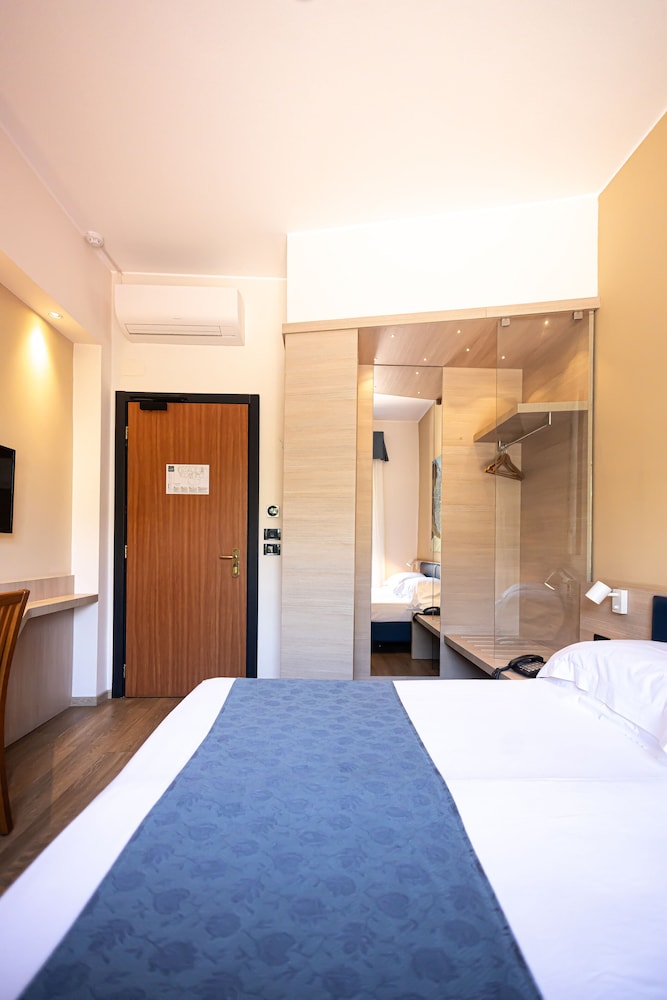 Hotel Esperia 24/71