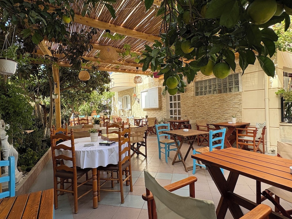 Voula Hotel 64/74