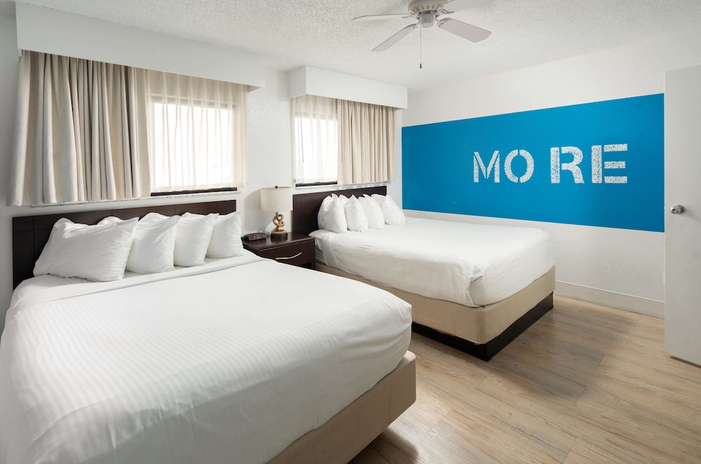 Resort, Suite, 2 Queen Beds, Sofa