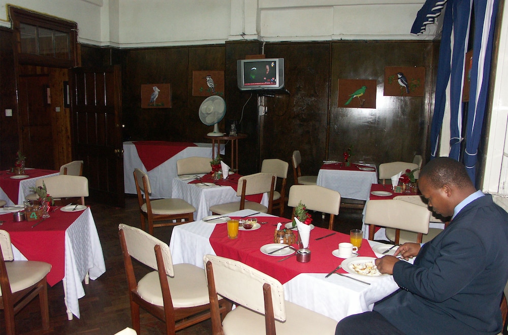 OAKWOOD HOTEL 37/53