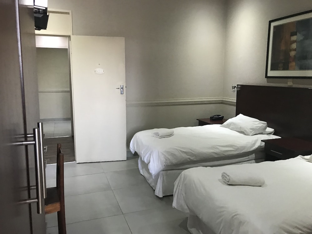 Elephant Springs Hotel &amp; Cabanas 47/80