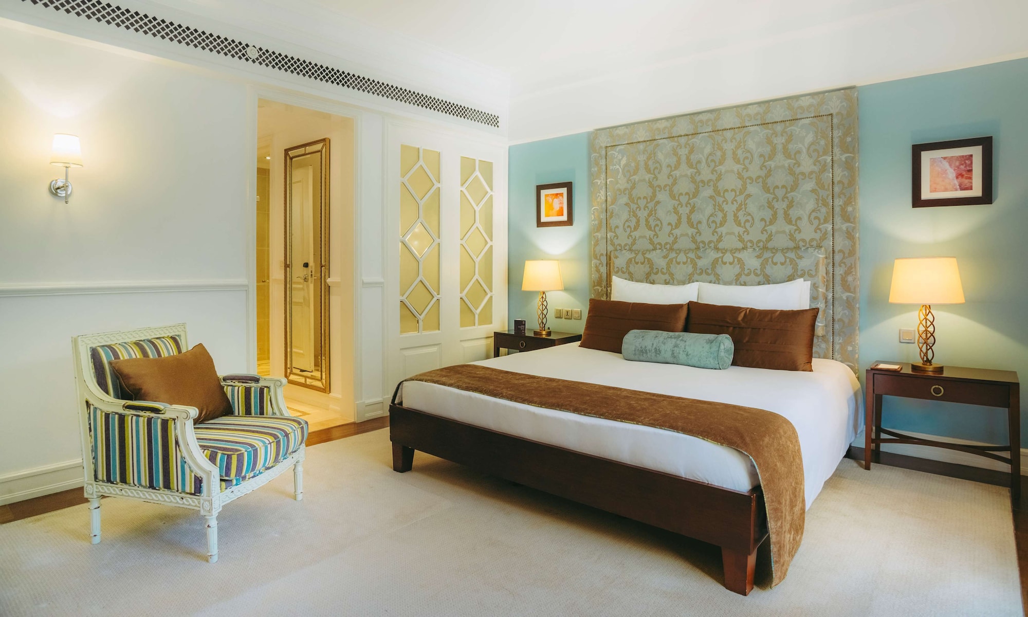 SUPERIOR, TWIN BEDS, CITY VIEW