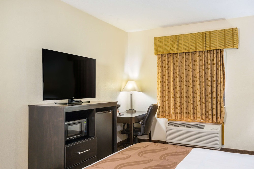 Quality Inn and Suites Florence Cincinnati South 24/48