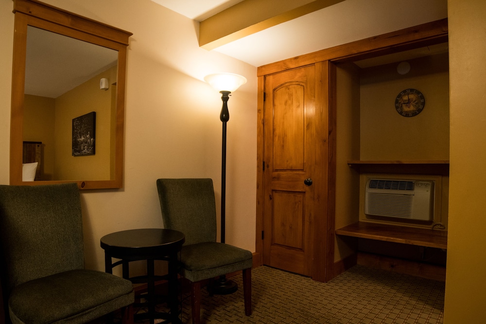 Silver Moon Inn 30/70