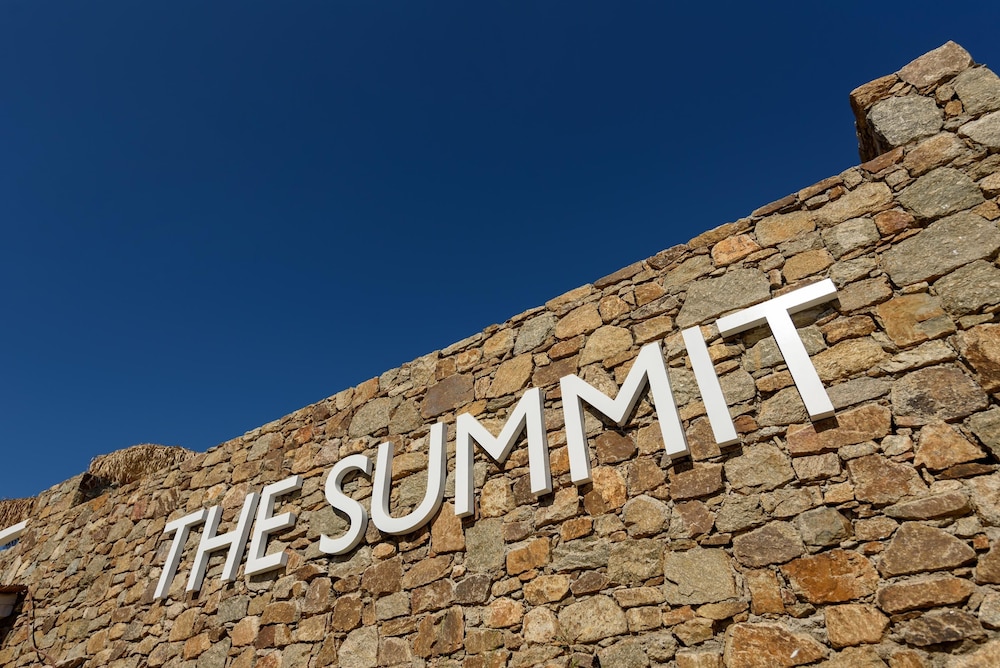 The Summit of Mykonos 2/73