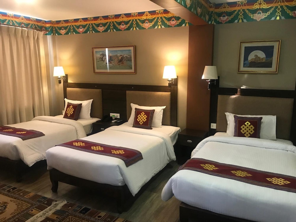 Hotel Lotus Gems 16/37