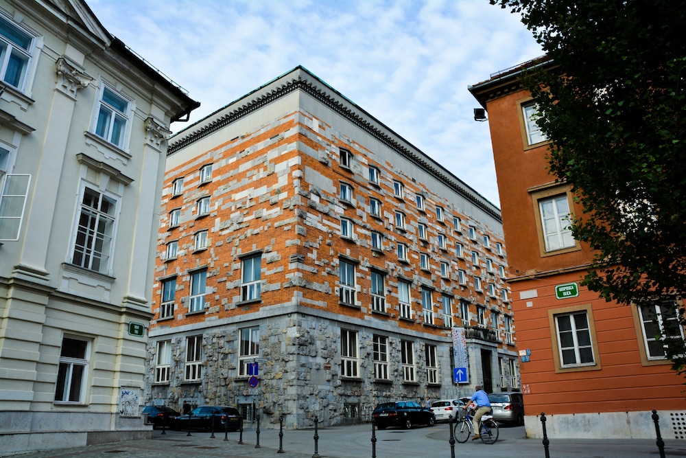 Hotel Mrak 2/94