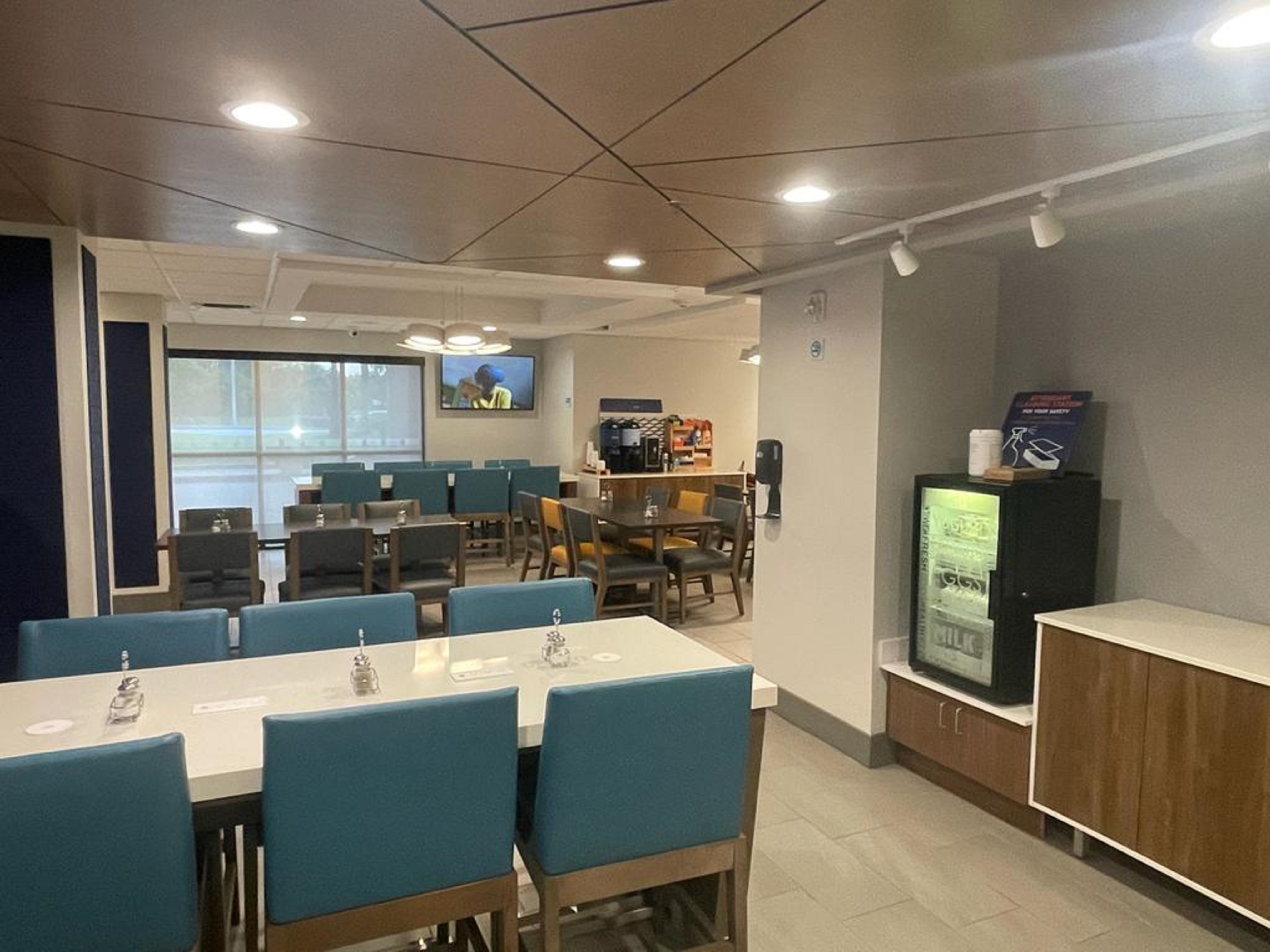 Holiday Inn Express Hotel Suites Ft Lauderdale N Exec Airport 51/76