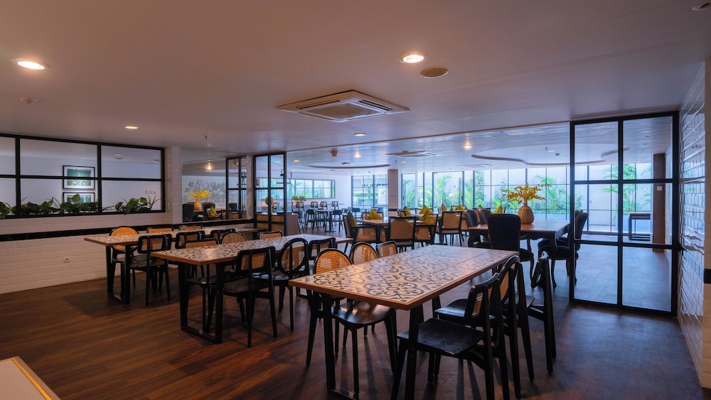 Swiss-Belcourt Bogor (Ex. Horison Bogor Icon Hotel and Convention) 48/58