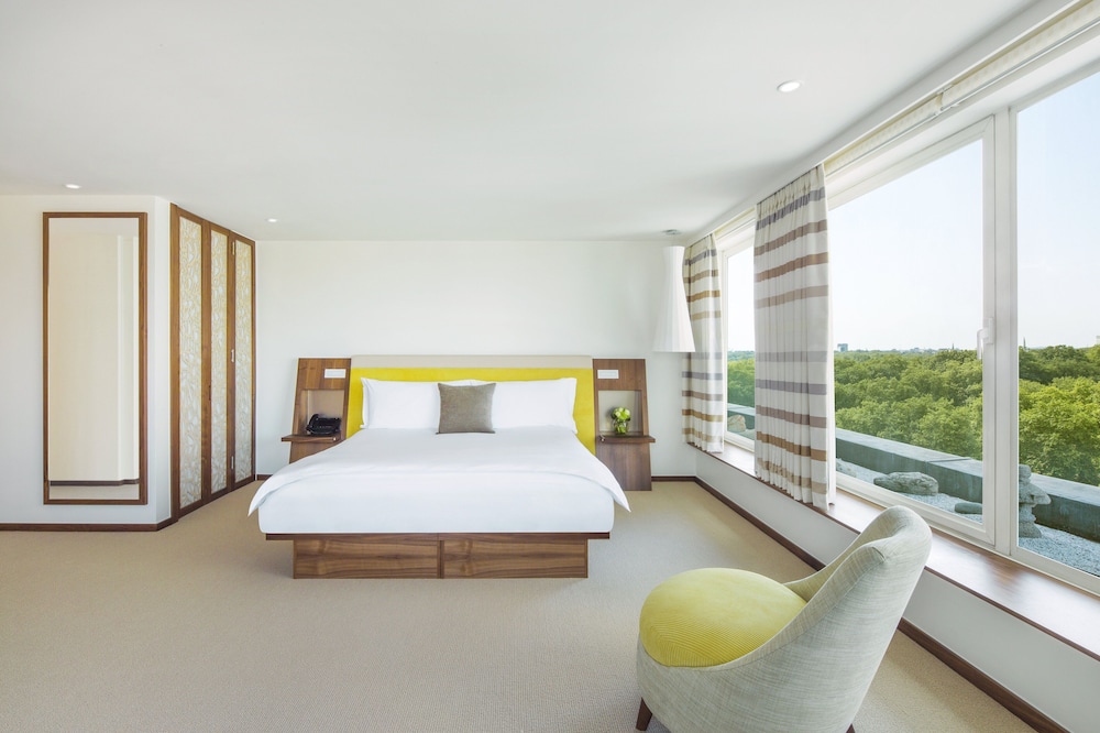PARK, JUNIOR SUITE