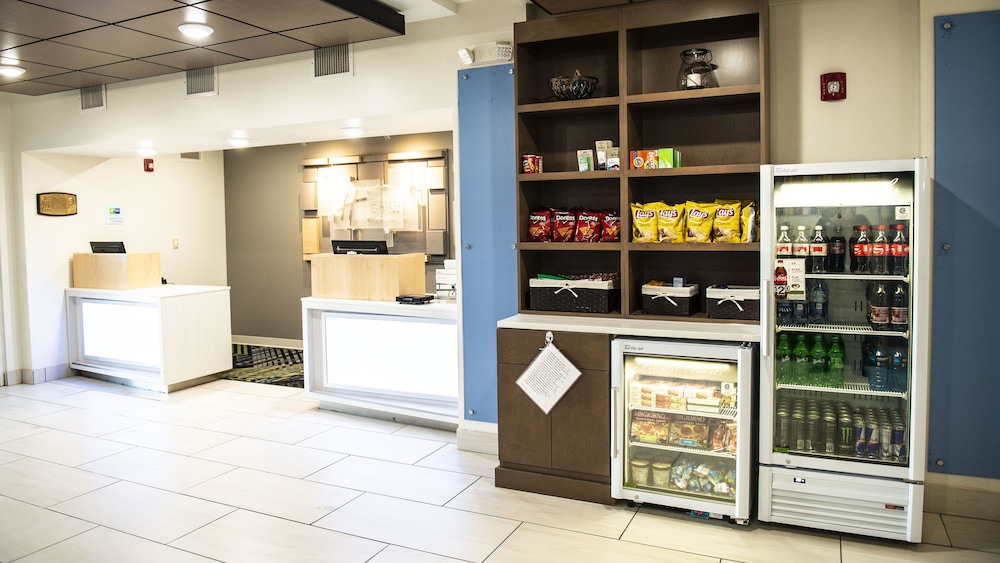 Holiday Inn Express Hotel And Suites Sedalia 47/60