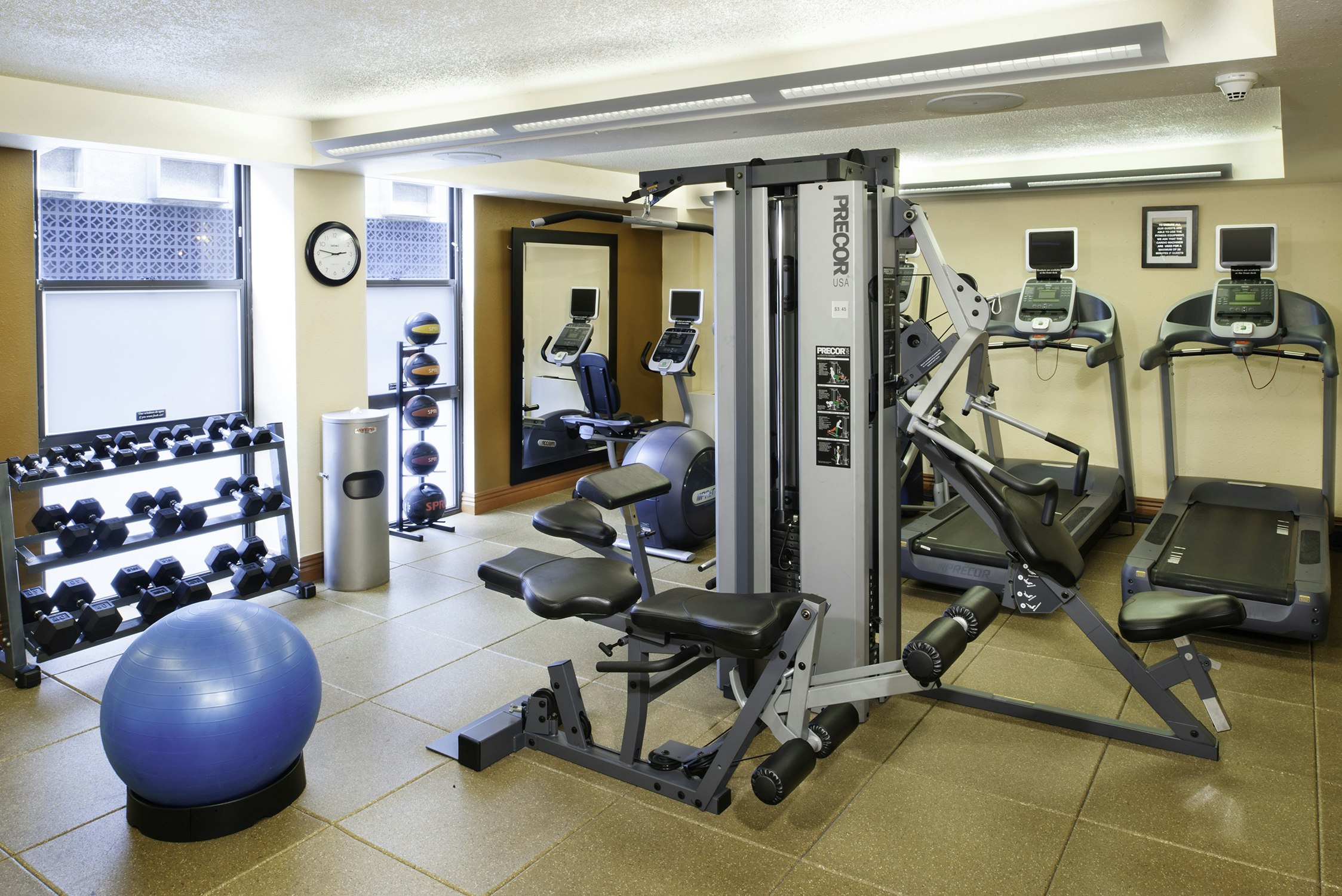 DoubleTree by Hilton Milwaukee Downtown 24/50
