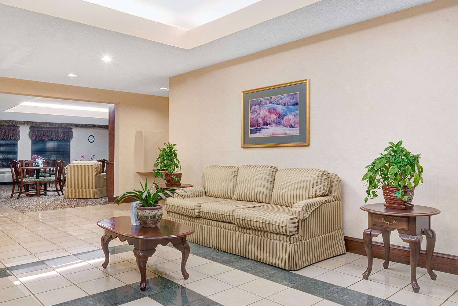 Days Inn By Wyndham Burlington East 22/31