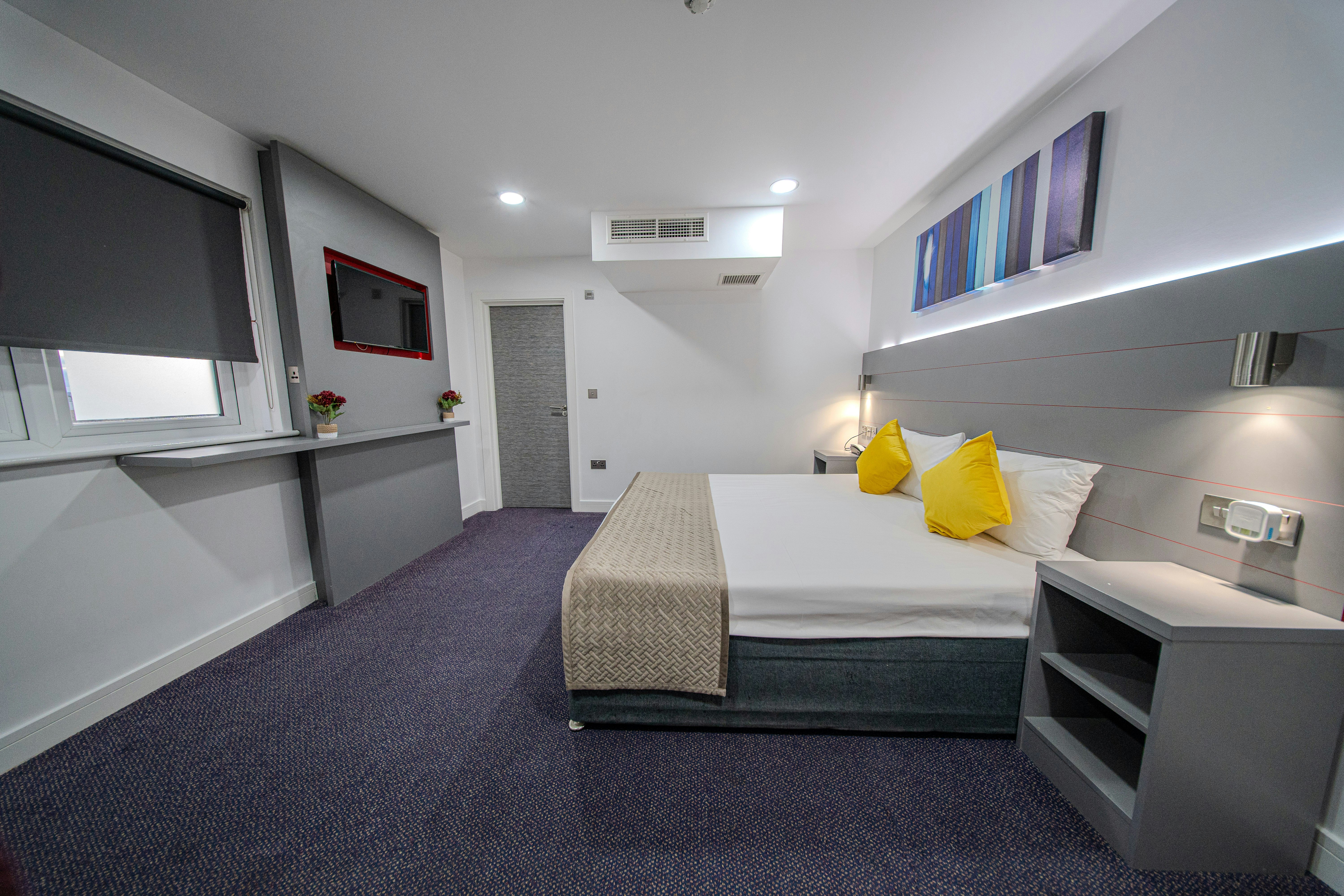 Ilford Hotel Goodmayes 8/22