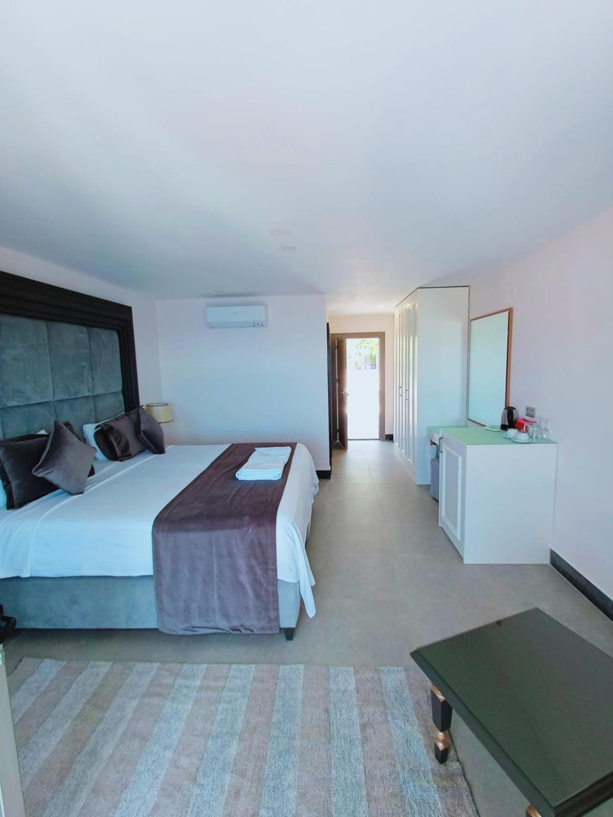 Room, King Bed, Sea View