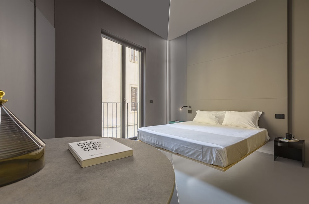 Five Place Design Suite & Apartments 15/58