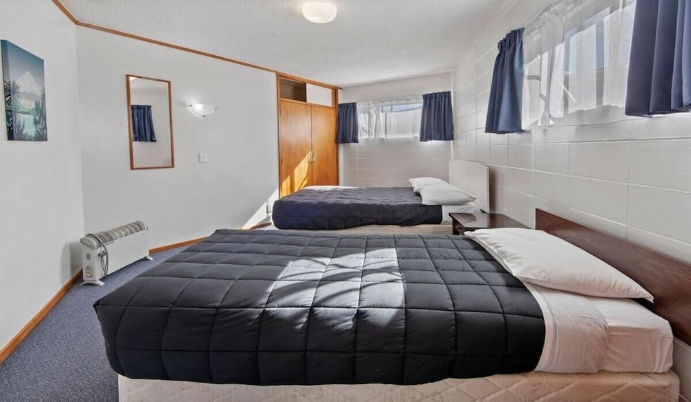 Motel Six 14/55