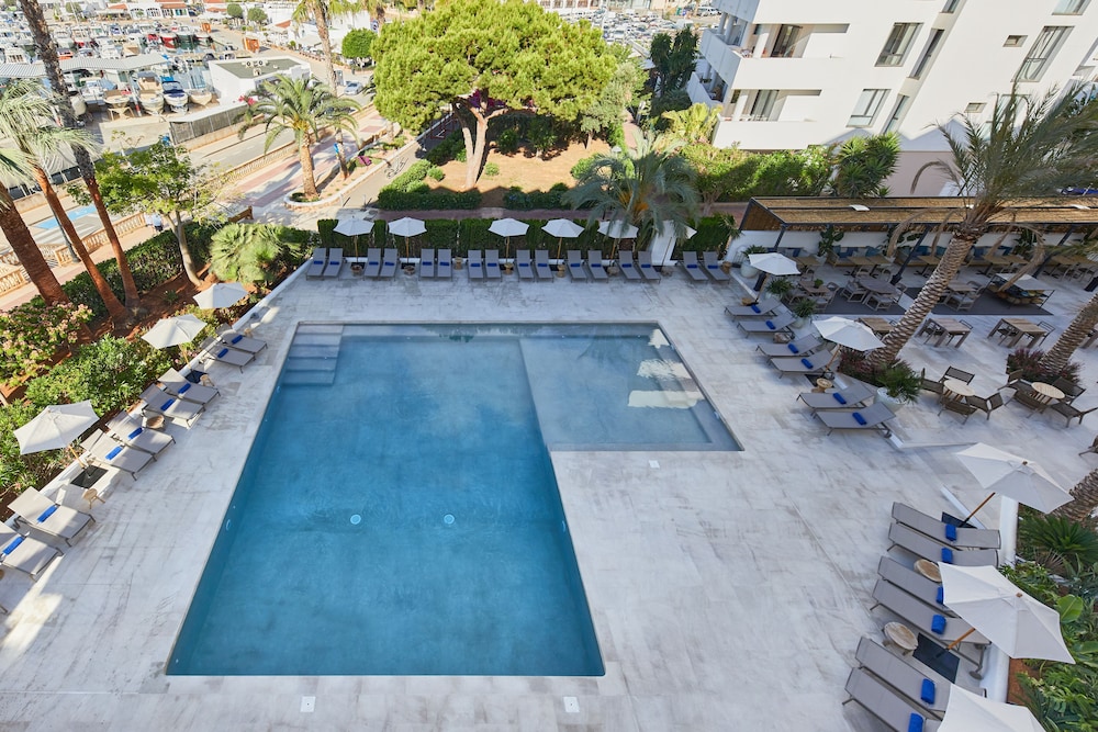 Hotel Tres Torres 37/65