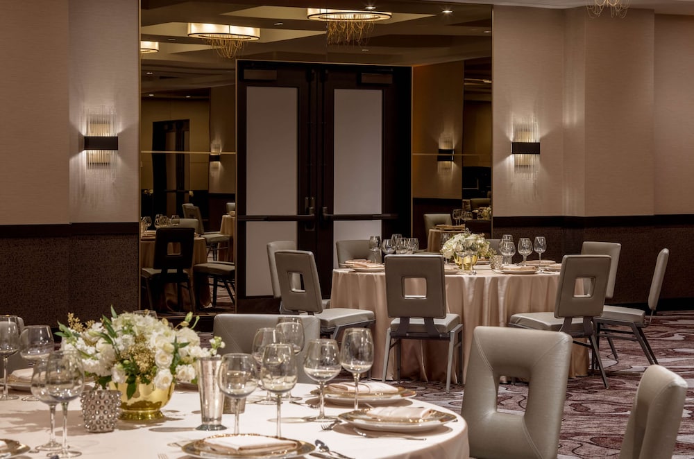 Embassy Suites By Hilton Minneapolis Downtown Hotel 49/62