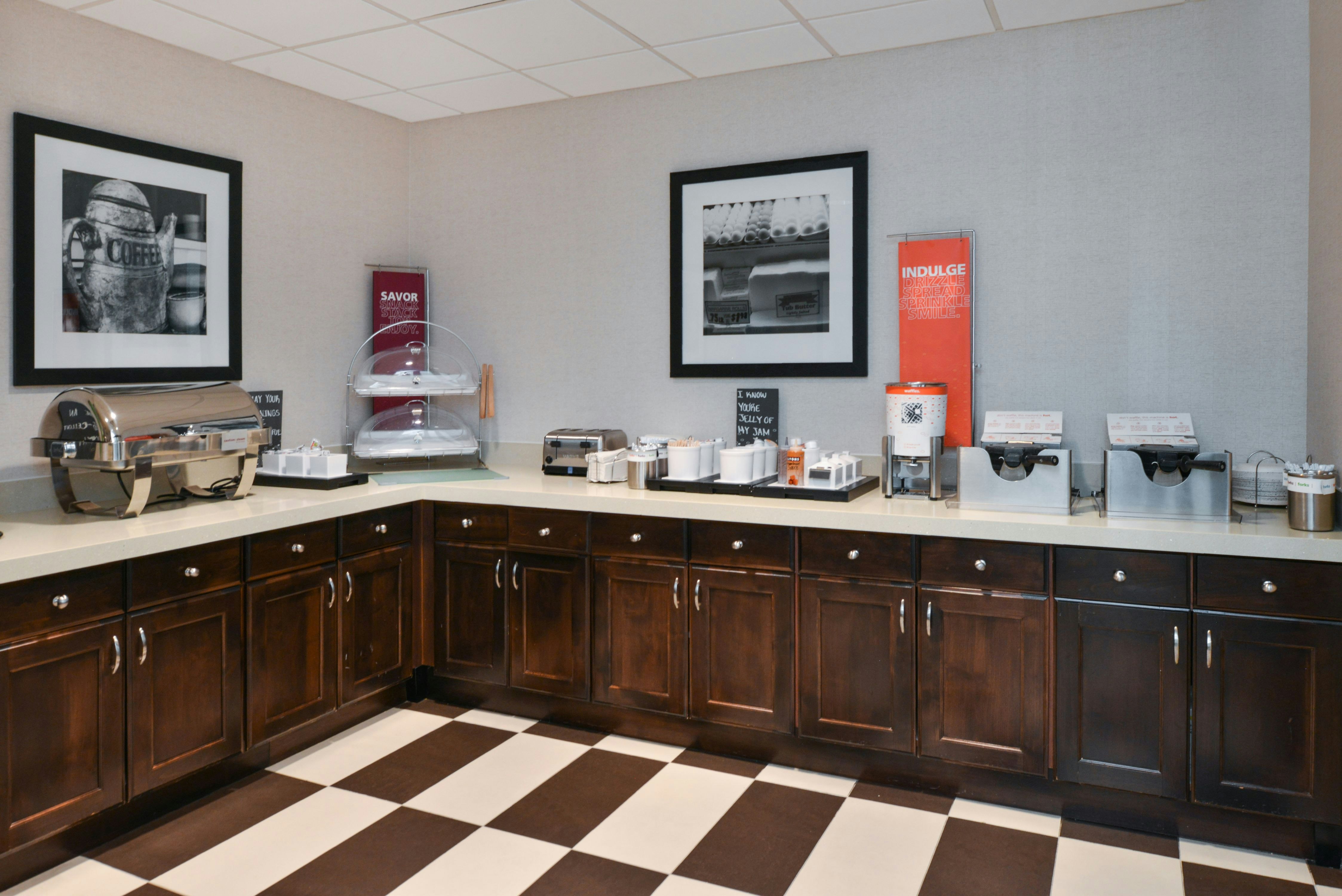 Hampton Inn Suites Denver Speer Boulevard 6/42