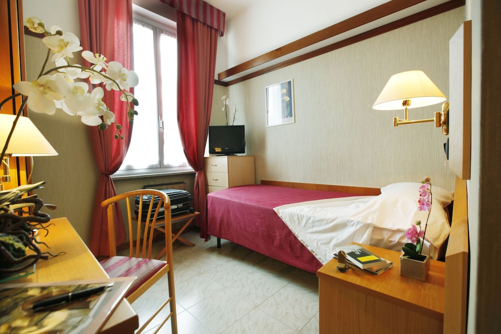 Hotel Monte Rosa 10/30