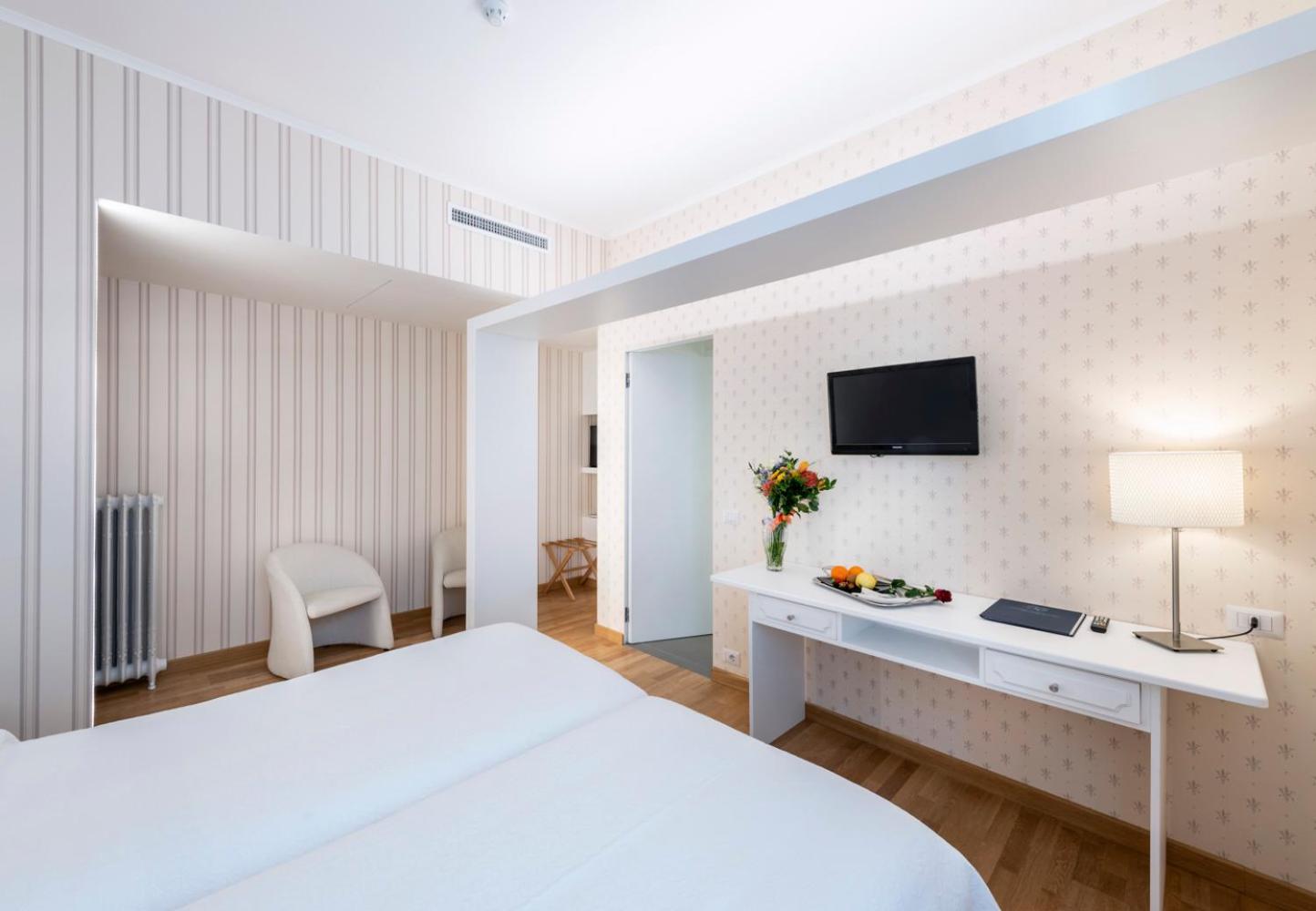 Room at Hotel Metropole Suisse, COMO