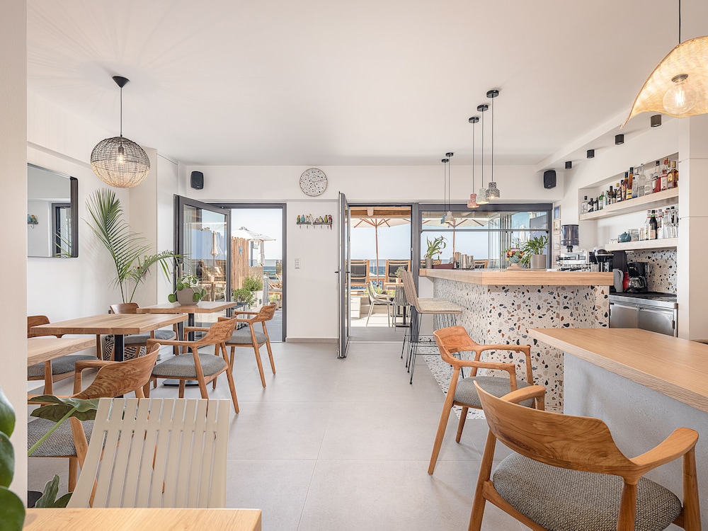 Calla Luxury Seafront Suites 35/50