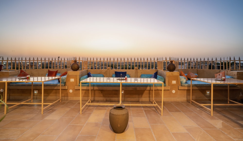 Gaji Hotel 62/64