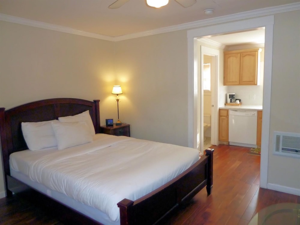 Americas Best Value Inn & Suites Royal Carriage 15/41