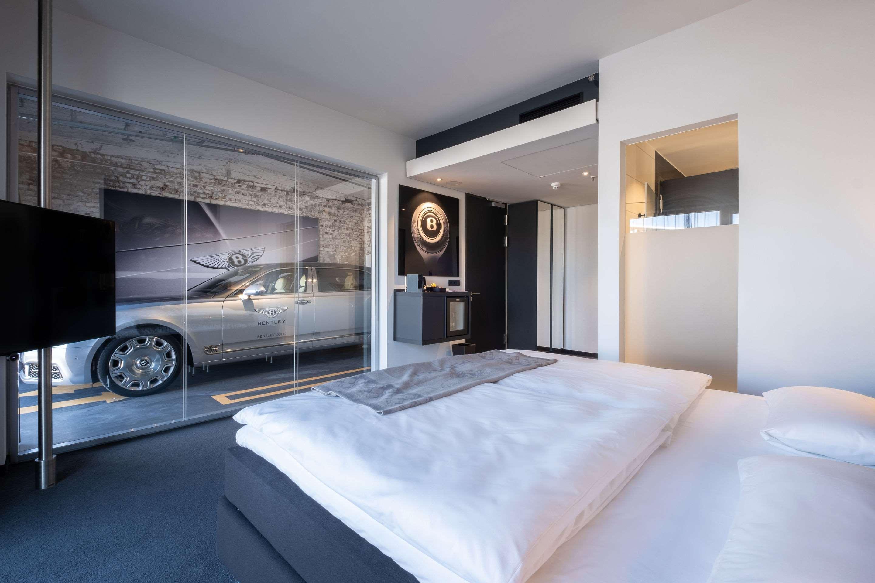 Car, Suite
