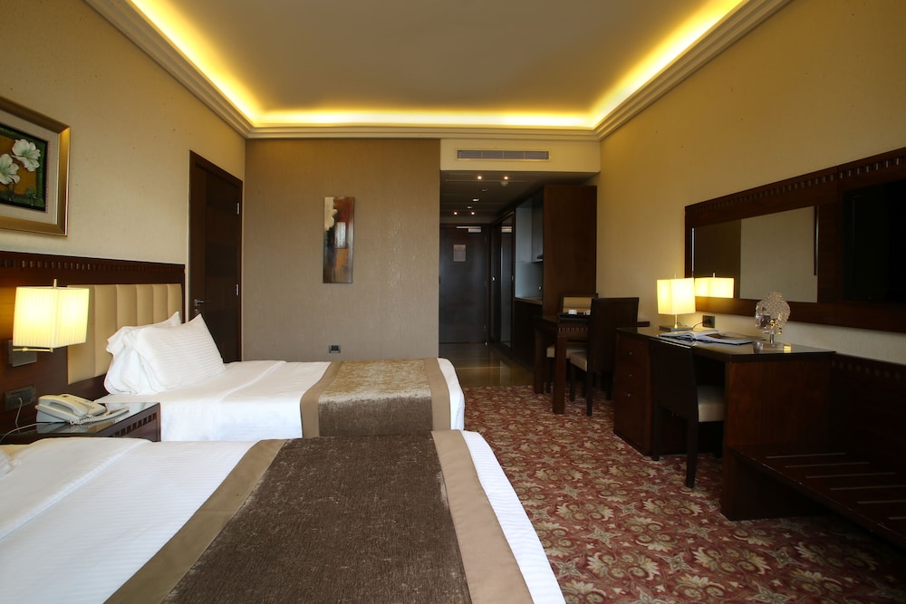 Lancaster Hotel Raouche 24/68