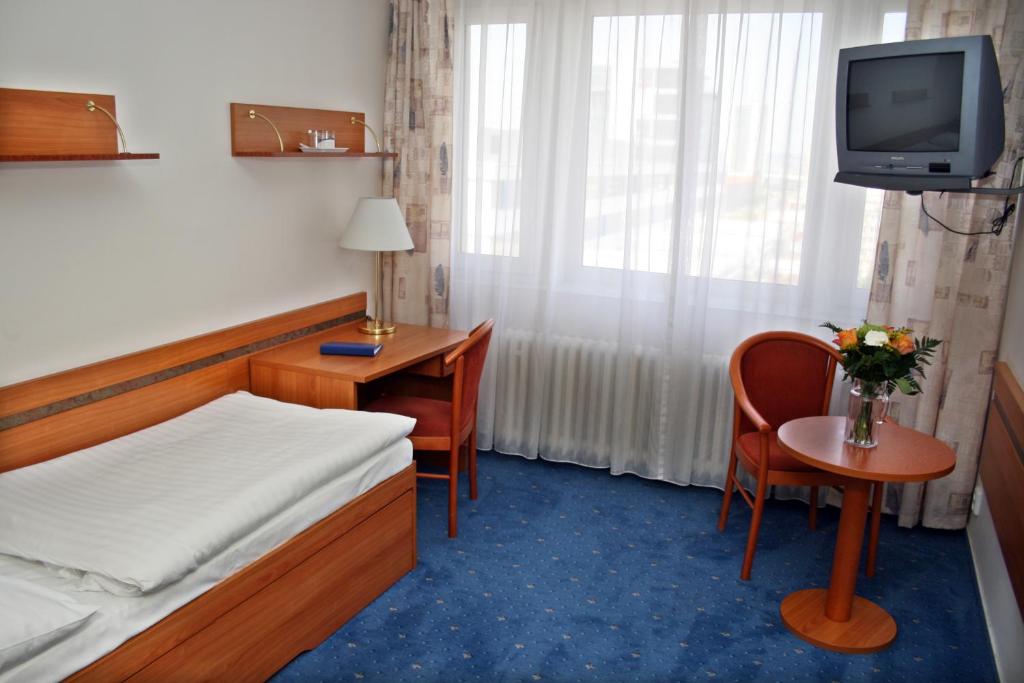 Ilf Hotel 12/26