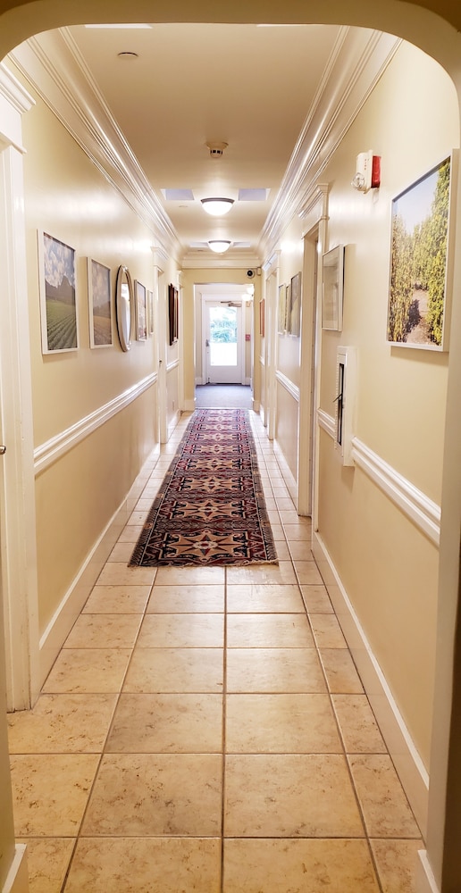 Santa Paula Inn 4/56