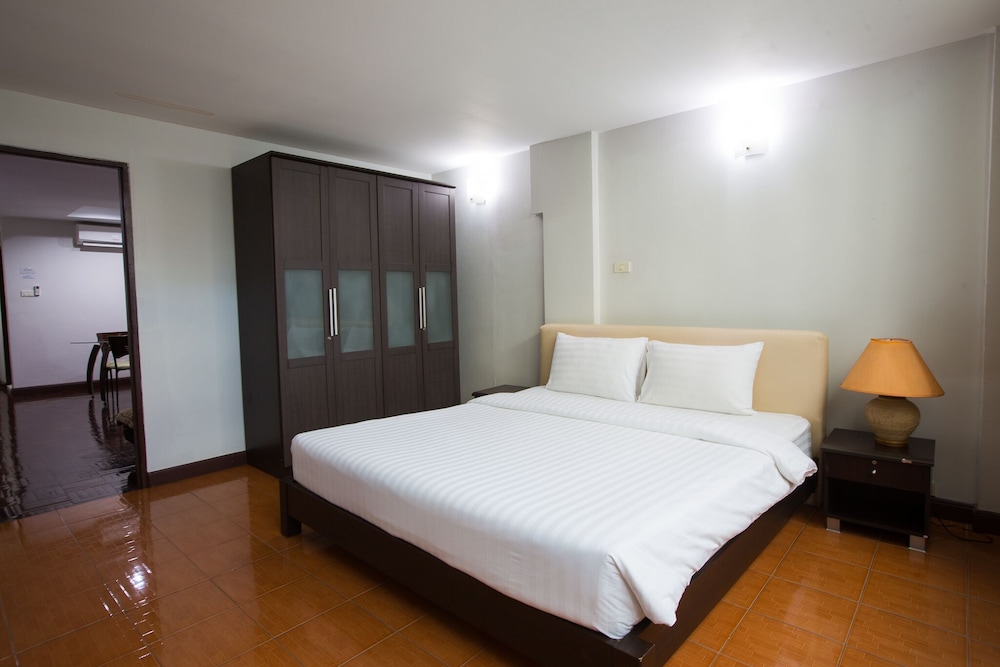 Le Vanvarothai Saladaeng Residence 11/50
