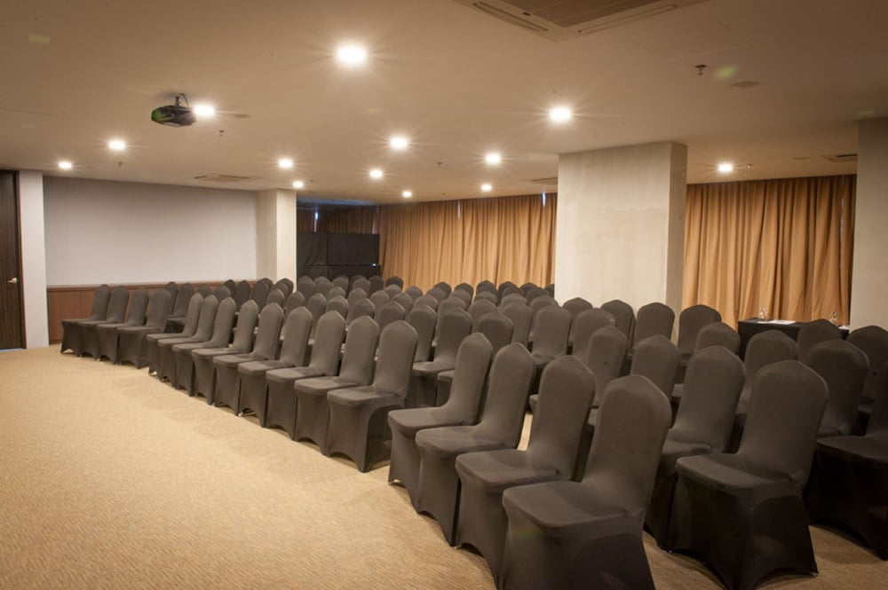 Sky Hotel Kota Kinabalu 44/50
