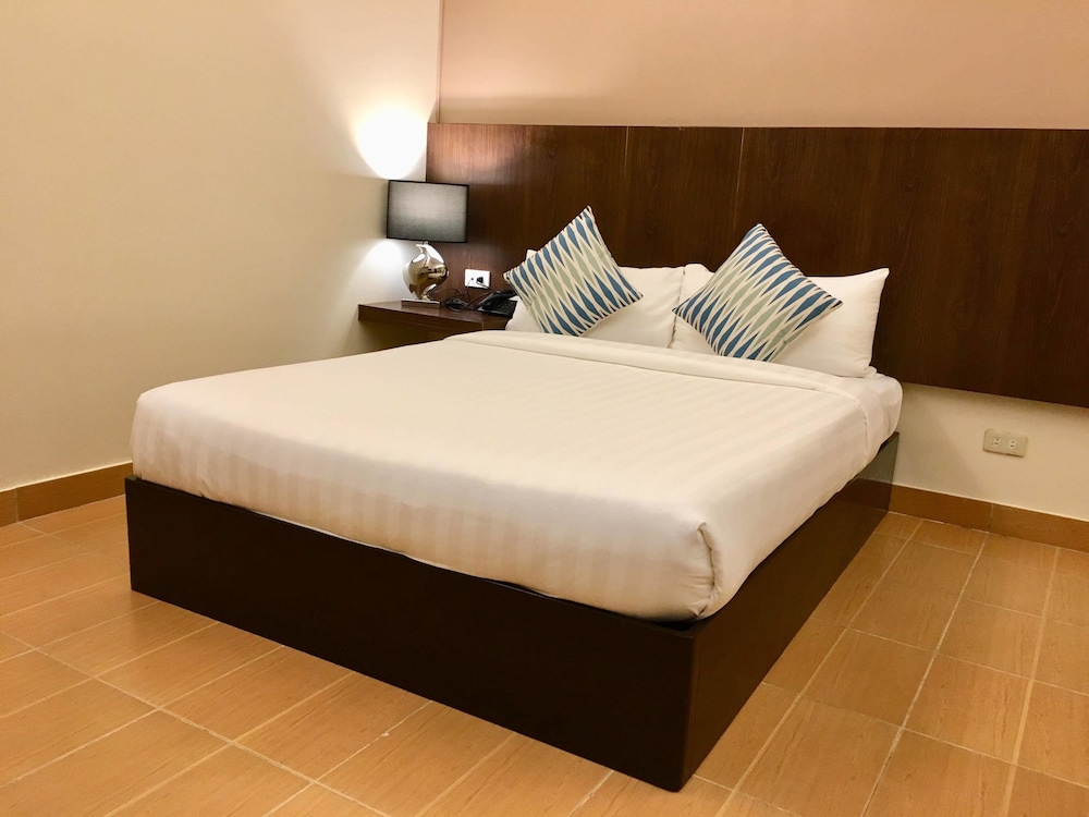 Eon Centennial Resort Hotel & Waterpark 7/28