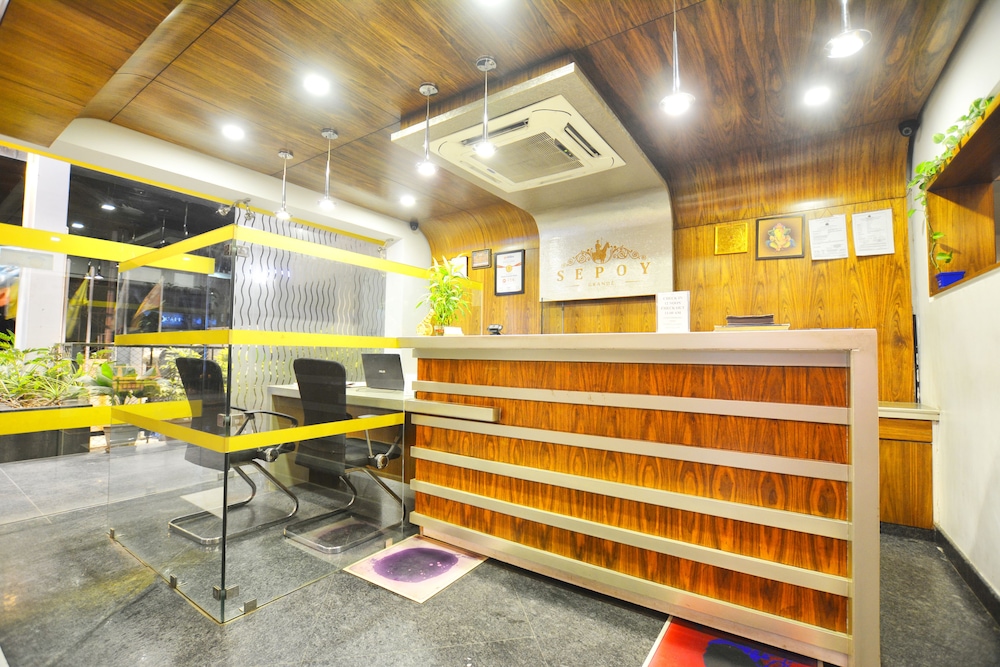 OYO Premium Mysore MG Road 2/25