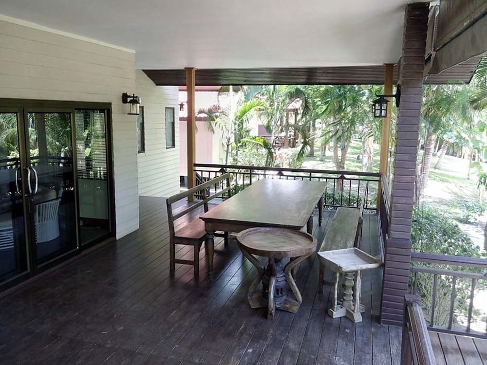 Coco Palm Beach Resort 46/66
