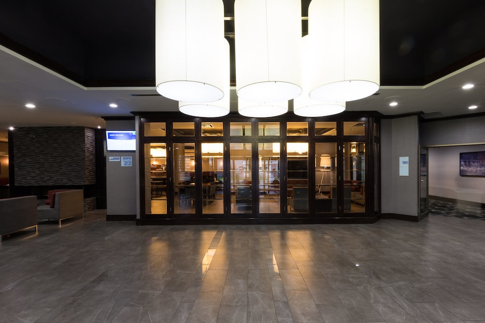 Holiday Inn Express Edmonton Downtown 7/56