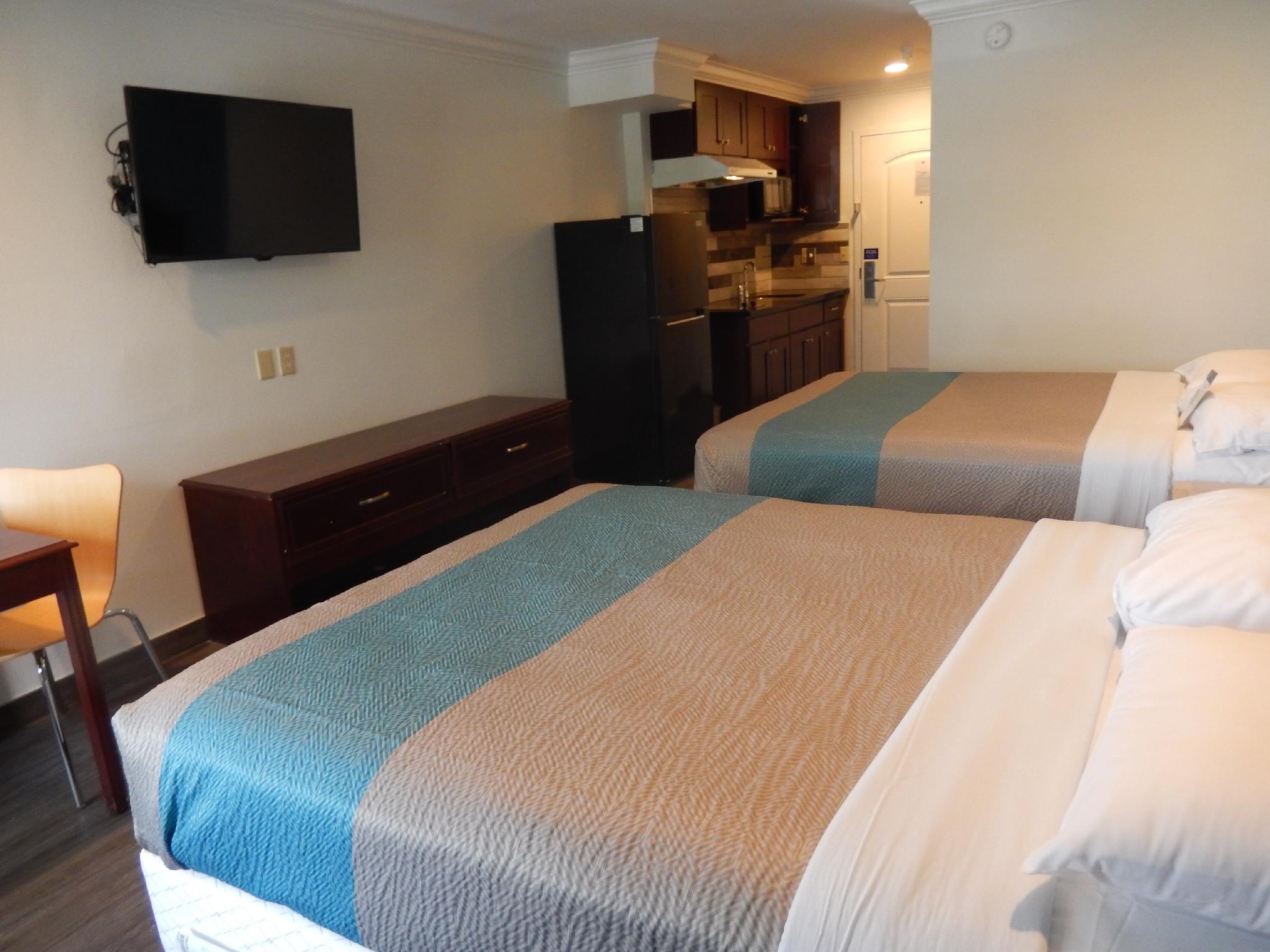 Motel6 Azusa, CA 24/32