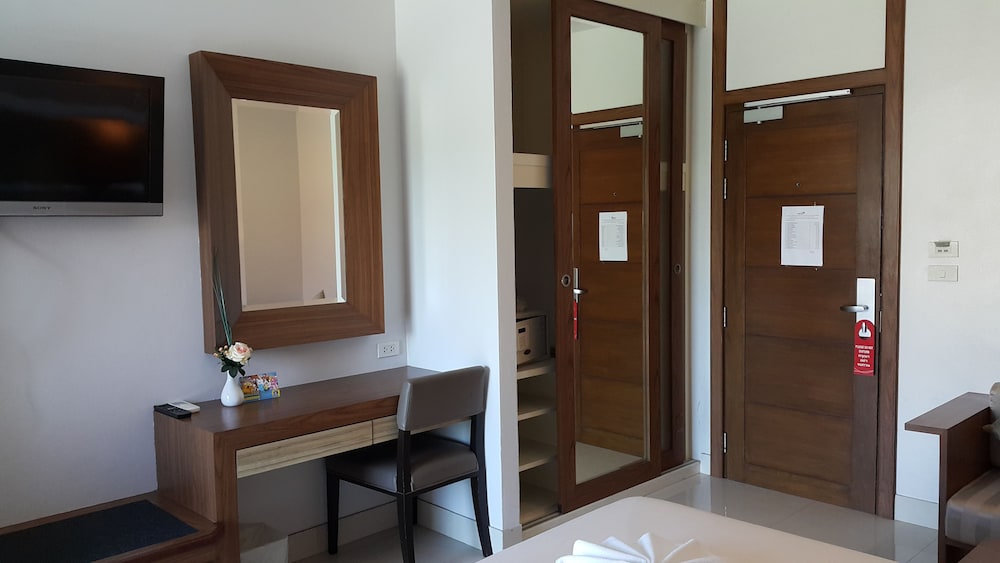 April Suites 48/64