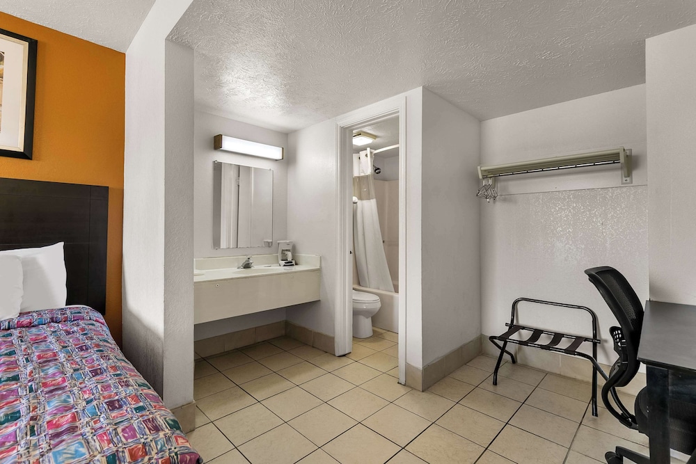 غرفة بسريرين كوين، Americas Best Value Inn Lincoln 6/6