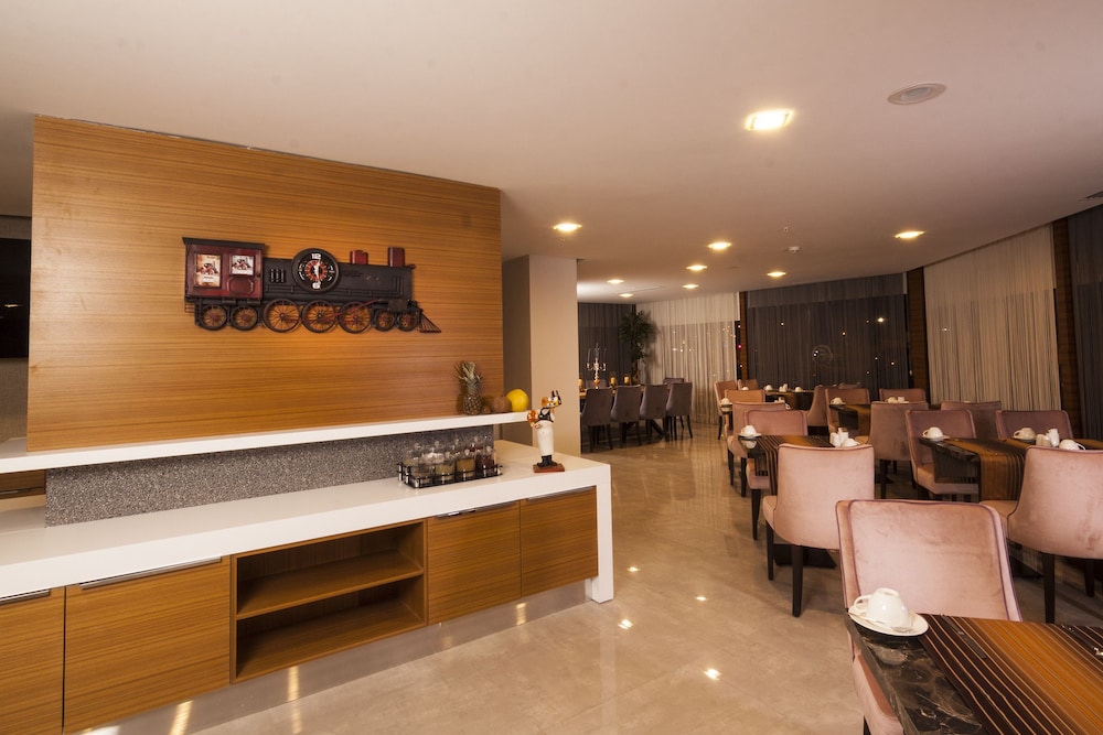 Majura Hotel 9/50