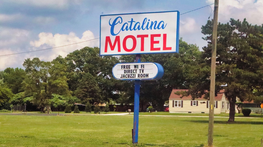 Catalina Airport Motel 35/42